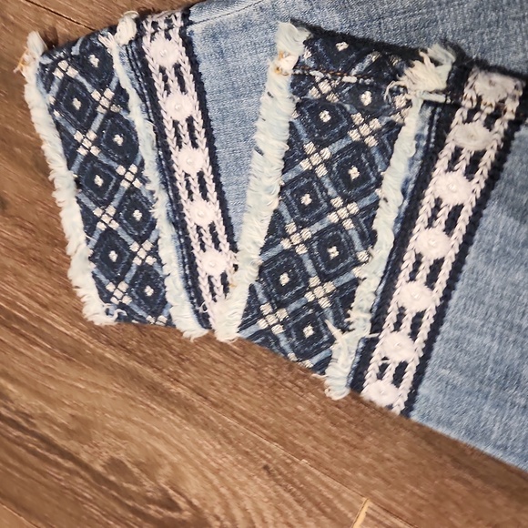 ❤️ CHICOS EMBROIDERED FRINGE HEM HIGH RISE GIRLFRIEND SLIM LEG JEANS, 10 (30) - Picture 9 of 10